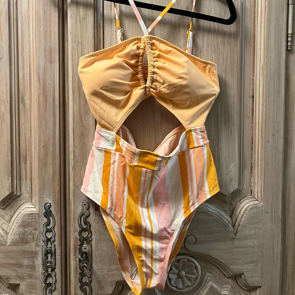 Cute swimsuit with adjustable back